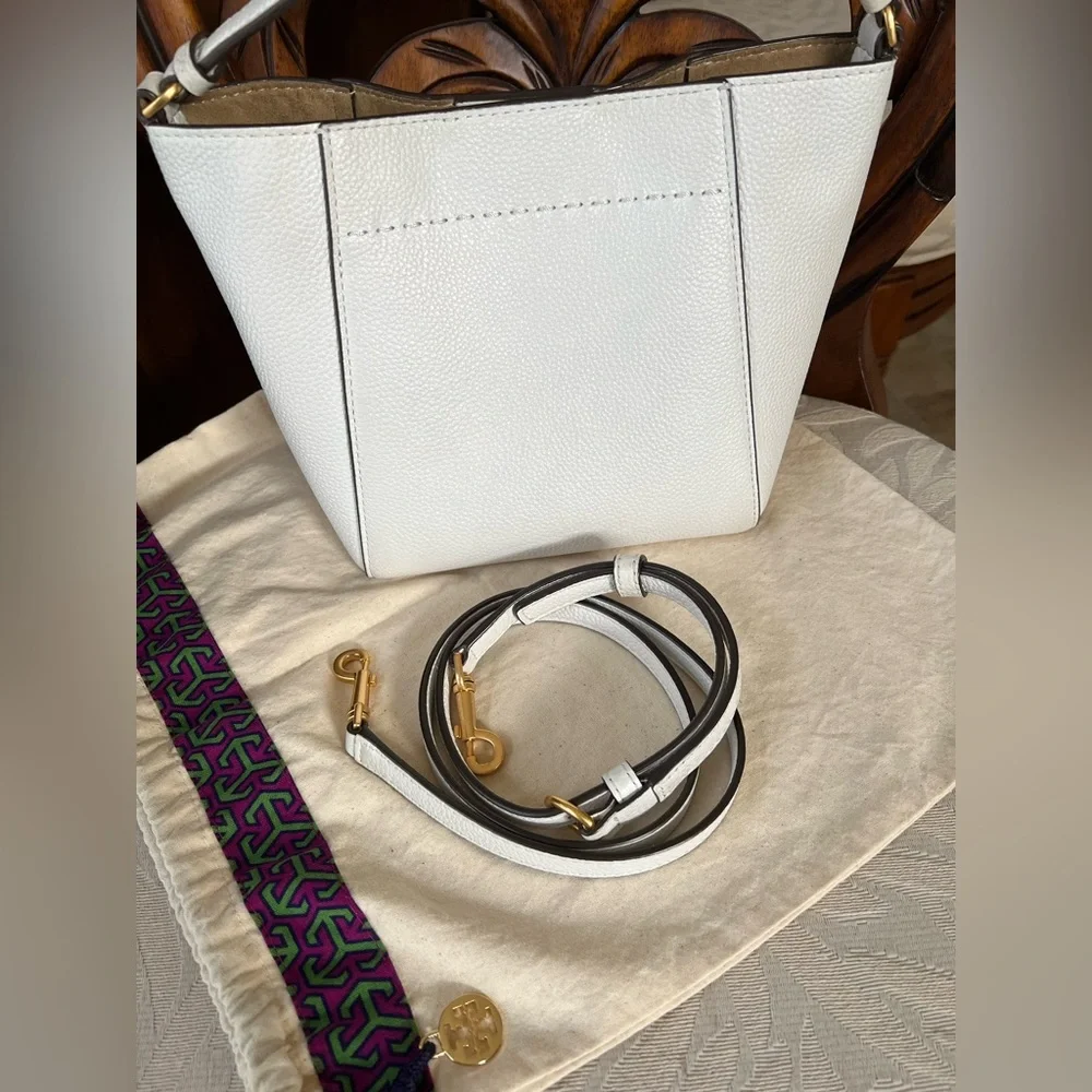 TORY BURCH White Mcgraw Bucket with Cross Body Strap & Dust bag
